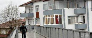 Evimin İçi Görünüyor Dedi Üstgeçide Yıkım Kararı Çıkarttı