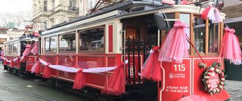 Taksim’deki nostaljik tramvay yeniden hizmete açıldı