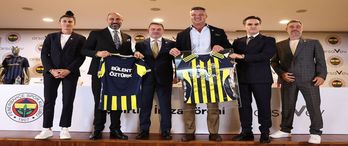 arsaVev ile Fenerbahçe Kadın Futbol Takımı Arasındaki Sponsorluk Anlaşmasının İmza Töreni Düzenlendi