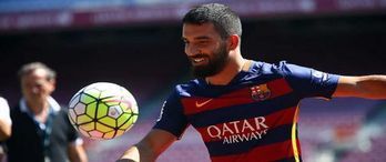 Arda Turan Boğaz’da Yalı Arıyor