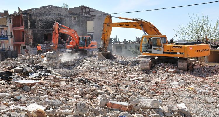 Adana Göl Mahallesi Kentsel Dönüşüm için Yıkılıyor !