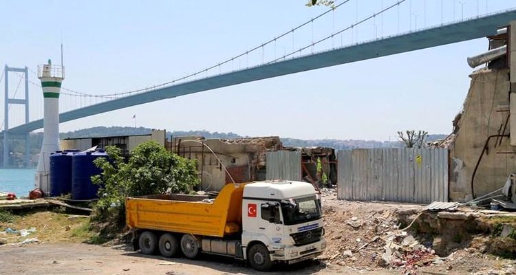 Boğaz'daki Kaçakların Enkazları Kaldırılıyor