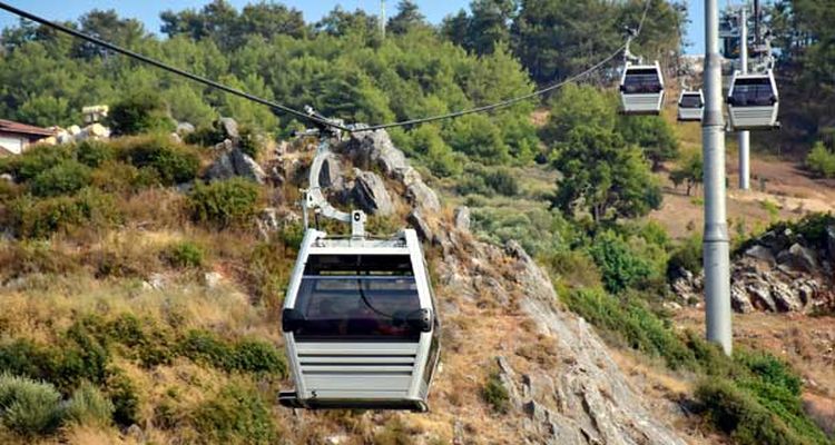 17 kabinli 'Alanya Teleferik' hattı yolcu taşımaya başladı