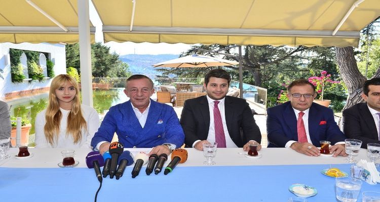 Ağaoğlu, Ampute Milli Futbol Takımı oyuncularına daire hediye etti