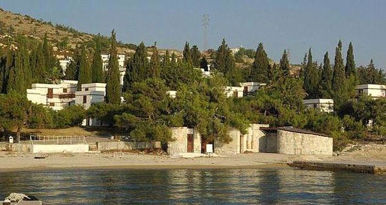 İzmir Foça’daki Fransız Tatil Köyü satışa sunulacak
