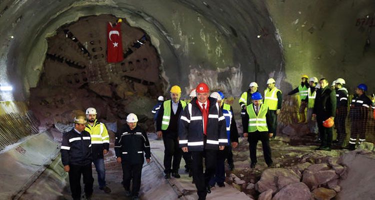 Dudullu-Bostancı Metro Hattı'nın tünelleri birleştirildi