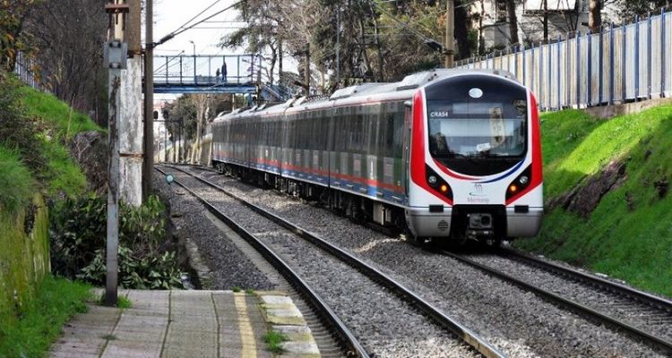 İstanbul'un banliyö hatlarında peronlar hazırlanıyor