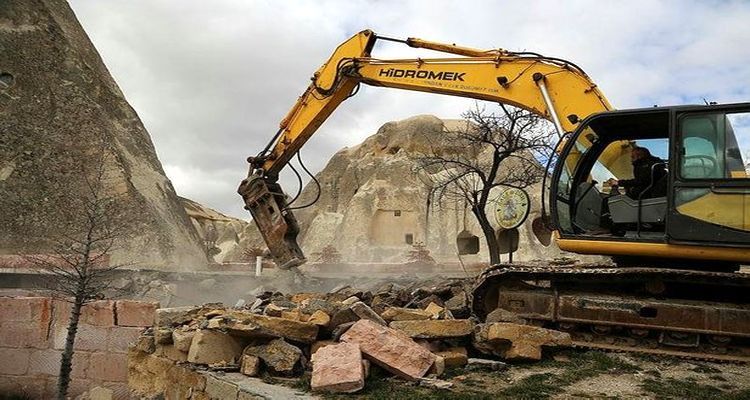 Kapadokya'daki usulsüz yapıların yıkımı sürüyor