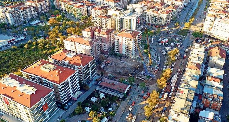 İzmir'deki riskli konutlara TOKİ desteği