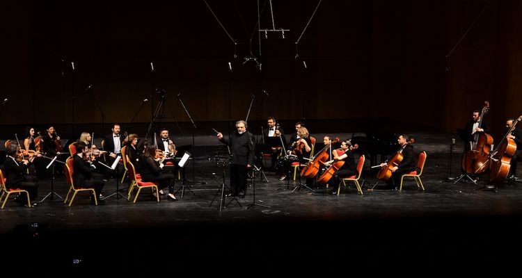 Nef Filarmoni Orkestrası, dünyaca ünlü sanatçılarla aynı sahnede buluştu