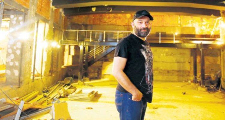 Ünlü Oyuncu Şevket Çoruh Tiyatro Açıyor!