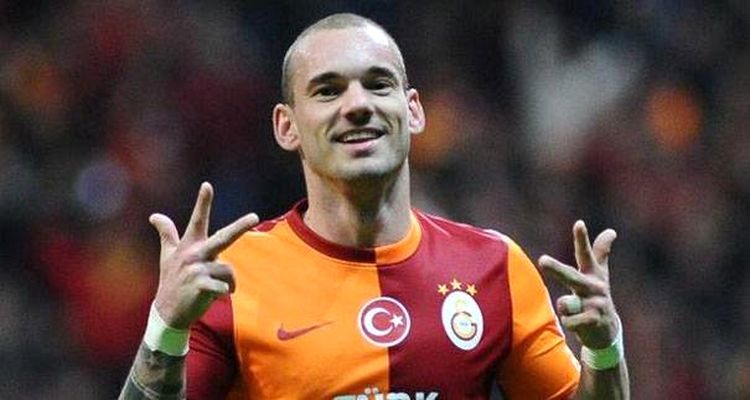Sneijder Kuşadası’ndan Arsa Aldı