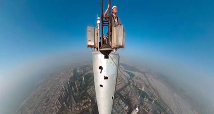Dünyanın En Yüksek Binasının Tepesinde Selfie Çekmek