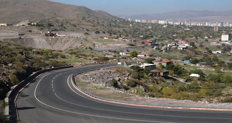 Kayseri Esentepe ve Osmankavucu’da Yol ve Kavşak Çalışmaları!