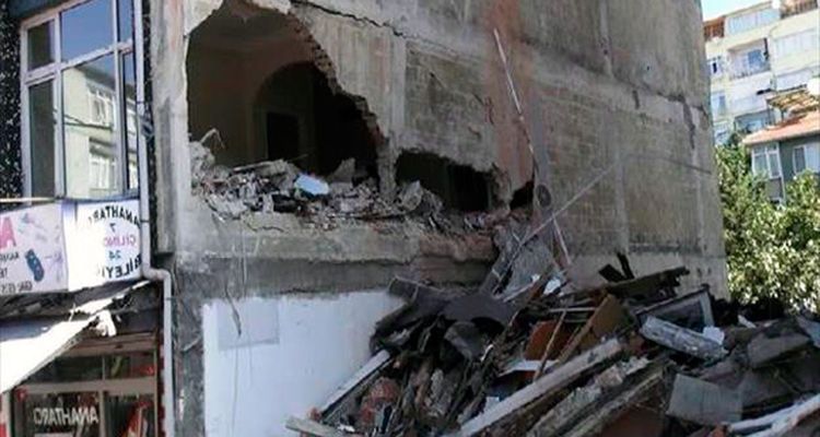 İstanbul Üsküdar’da 5 Katlı Bina Çöktü!