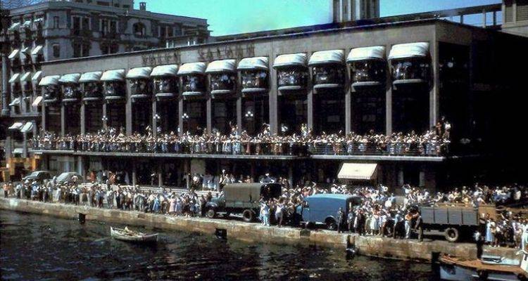 Tarih Karaköy Yolcu Salonu Yıkıldı