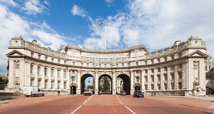 Londra'nın Tarihi Binası Admiralty Arch Satışa Çıktı