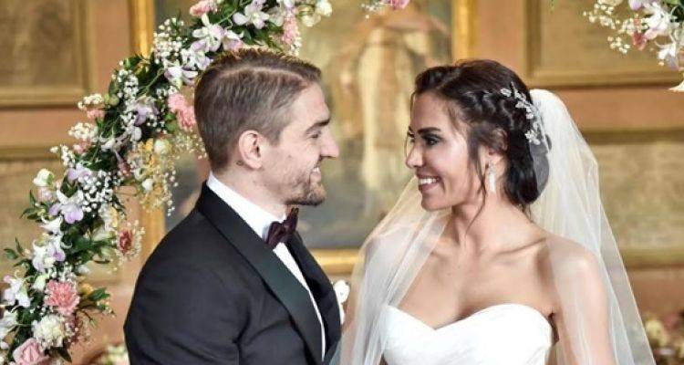 Caner Erkin ve Şükran Ovalı Villa Kiraladı