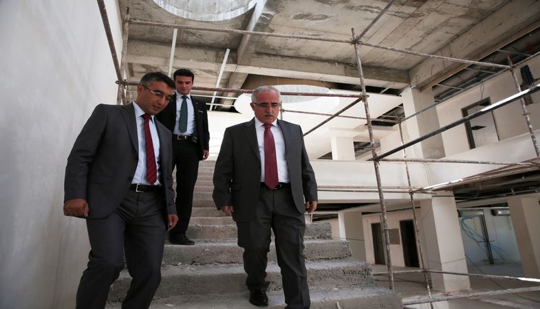 Vali Tuna İnşaatı Devam Eden Spor Tesislerini İnceledi!