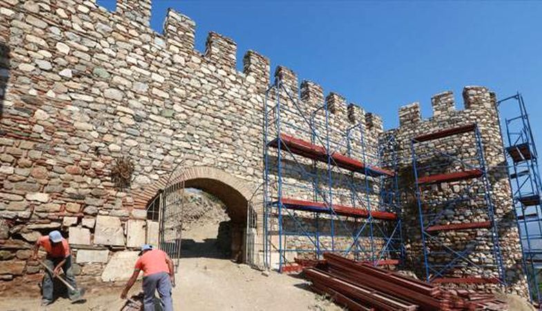 UNESCO Listesindeki Ayasuluk Kalesi Restore Ediliyor