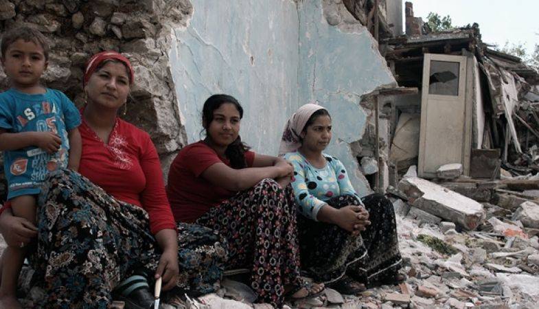 Romanlara Bahçeli Ev Sürprizi!