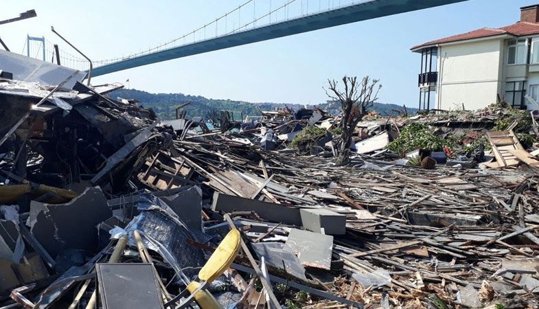 Reina 45 Dakikada Yıkıldı!