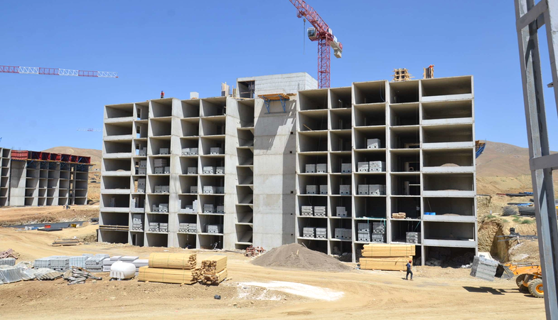 TOKİ’nin Yüksekova konutlarında gelecek yıl oturulabilecek
