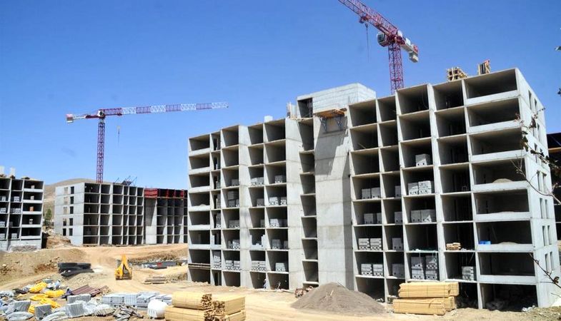 TOKİ Yüksekova’da terör mağdurları için projesini sürdürüyor