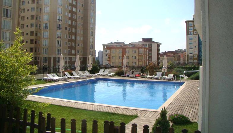 Zeytinburnu Belediyesi’nden açık havuza yasak, 1+1’e kısıtlama