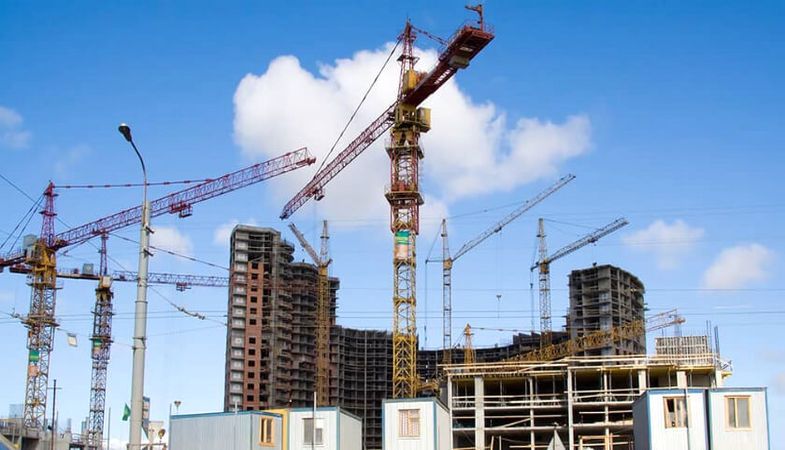 Ruhsat dışı çalışan müteahhitlerin yetki belgesi iptal edildi