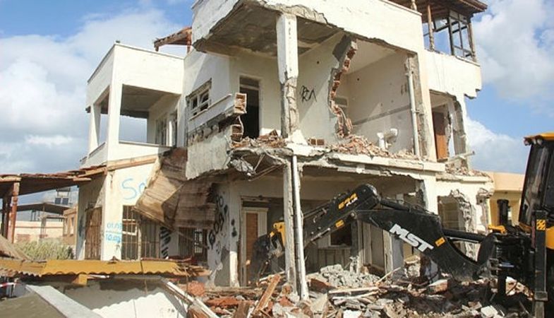 Bursa Osmangazi'de metruk binalar yıkılıyor