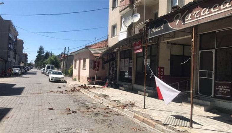 Denizli'deki depremde 59 bina ağır hasar gördü