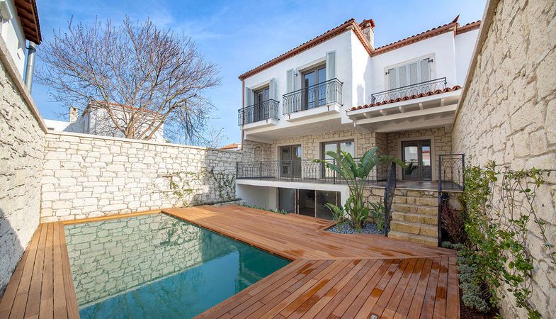 Köy Alaçatı Taş Evleri projesinde Mayıs ayı kampanyası