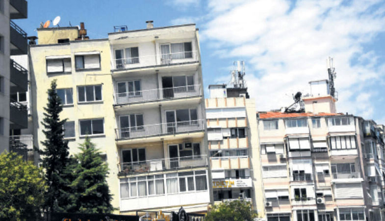 İzmir'deki eğik binalar yıkılıp yeniden yapılacak