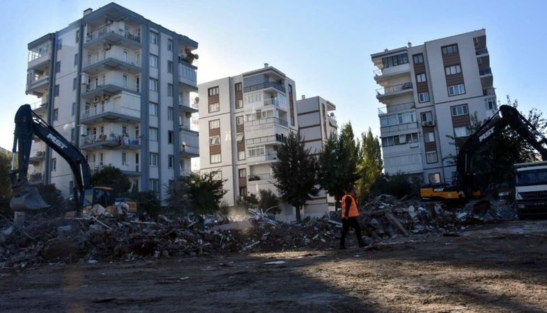 Bayraklı'da ilk etapta 3 bin konut inşa edilecek