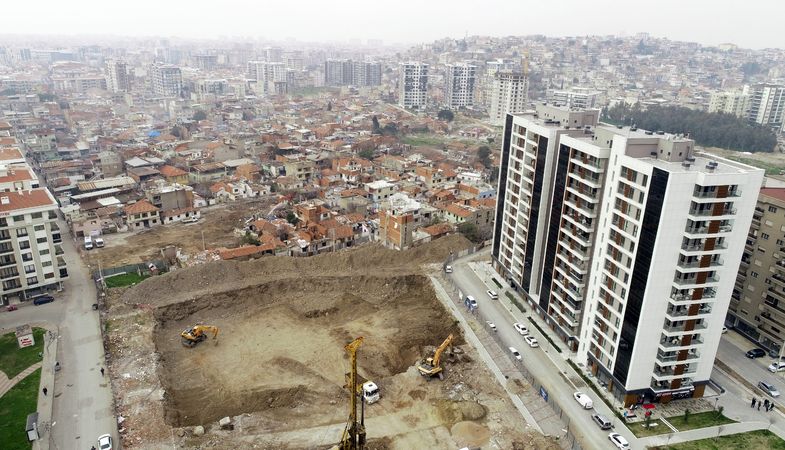 İzmir Örnekköy'de 170 konutun inşası başladı