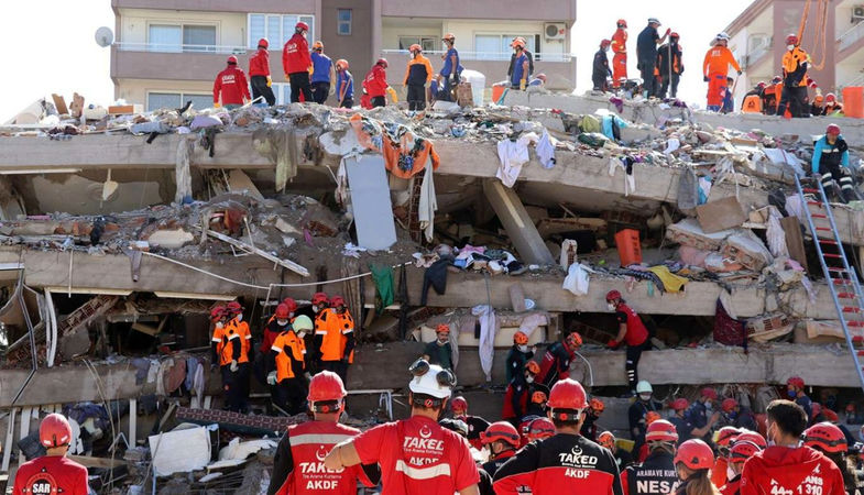 İzmir'de 11 bin binada hasar tespit edildi
