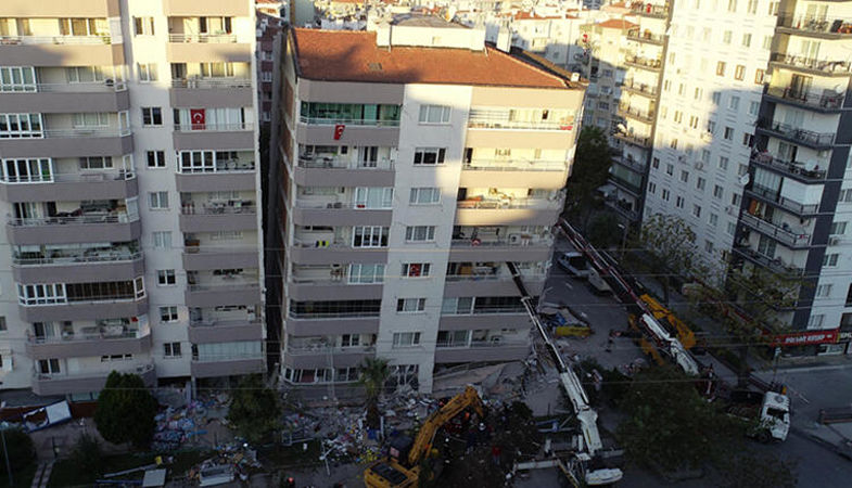İzmir'de acil yıkılacak 26 bina belirlendi