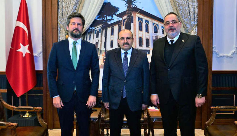 Yeşil sahada Trabzonspor, halı sahada ‘dostluk’ kazandı