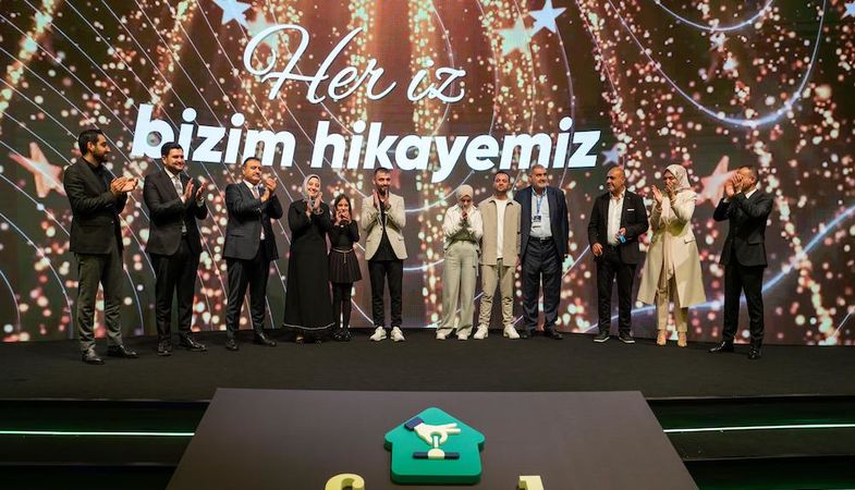 Fuzul, Togg Talihlilerinin Anahtarlarını Teslim Etti