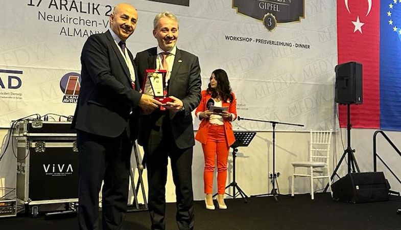 Peker Holding’e Almanya’da ‘Başarılı Yatırımcı Ödülü’ verildi