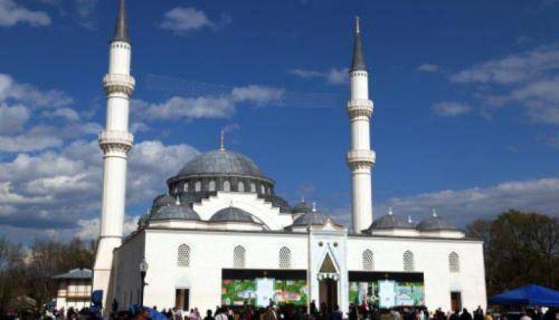 ABD’nin İlk İki Minareli Camisi Açıldı