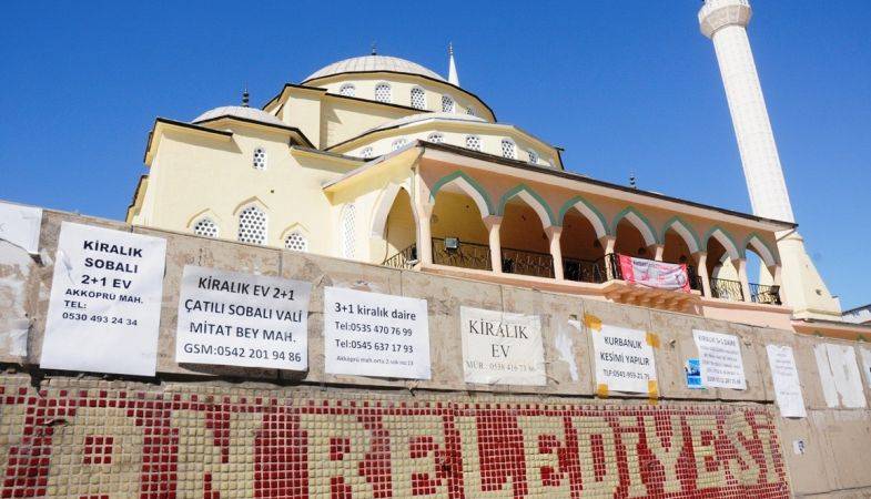 Hz. Ömer Camii Emlak Panosuna Döndü!