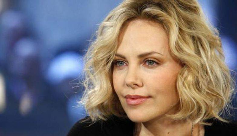 Charlize Theron Evini Zararına Satışa Çıkardı