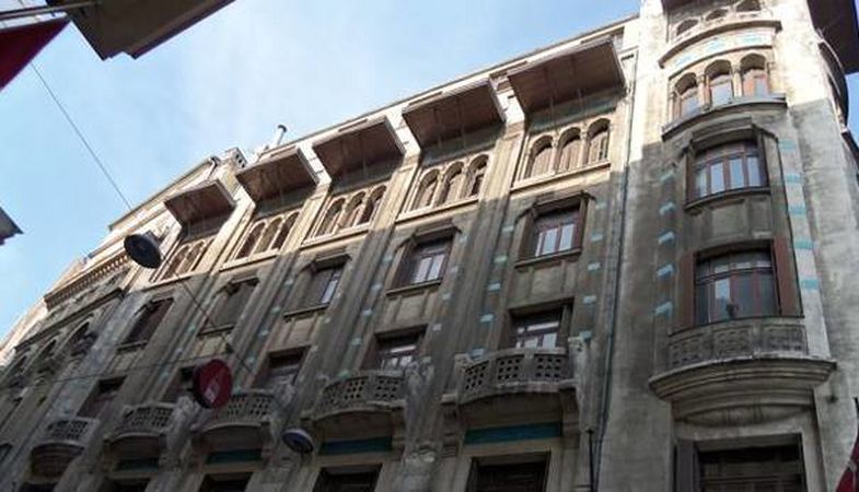 İstanbul Galata’daki Tarihi Tütün Hanı Satılıyor