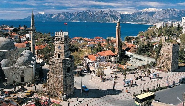 Antalya’da Turist Oranlarında Düşüş Yaşanıyor