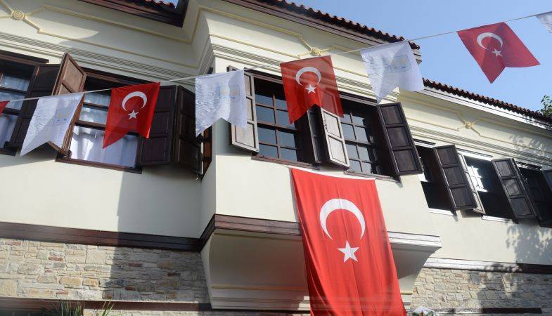 Kuşadası Kültür Merkezi Açıldı!