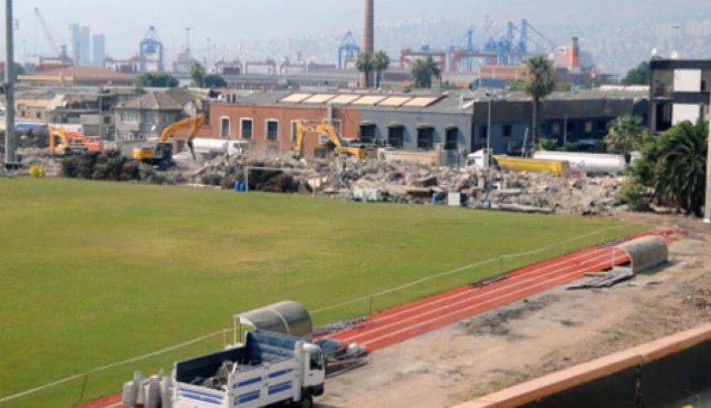 İzmir’in Efsanesi Alsancak Stadı Yıkılıyor!