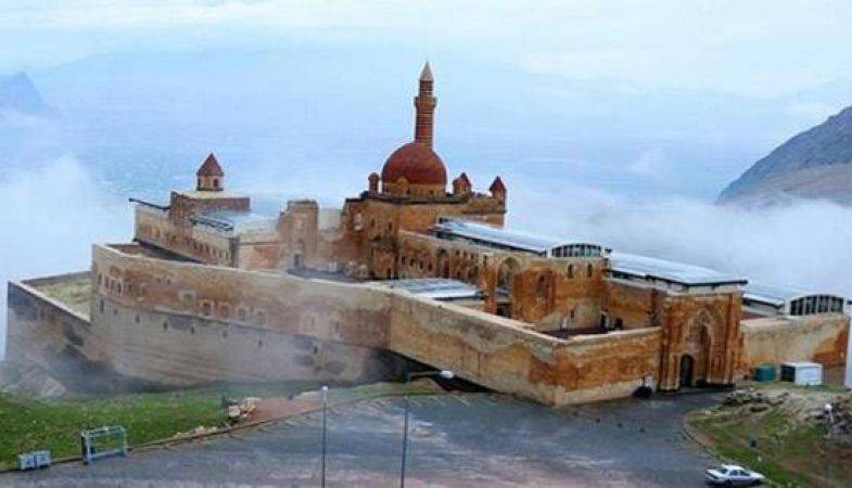 İshak Paşa Sarayı Camisi İbadete Açıldı