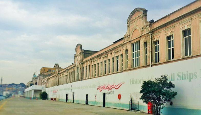 Tarihi Paket Postanesi de Yıkıldı!